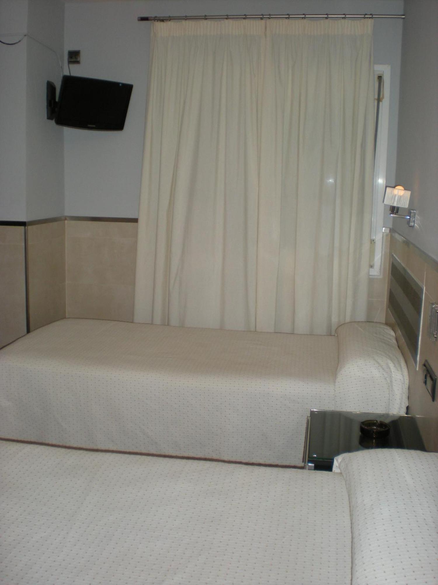 Hostal La Hispanidad Málaga Esterno foto